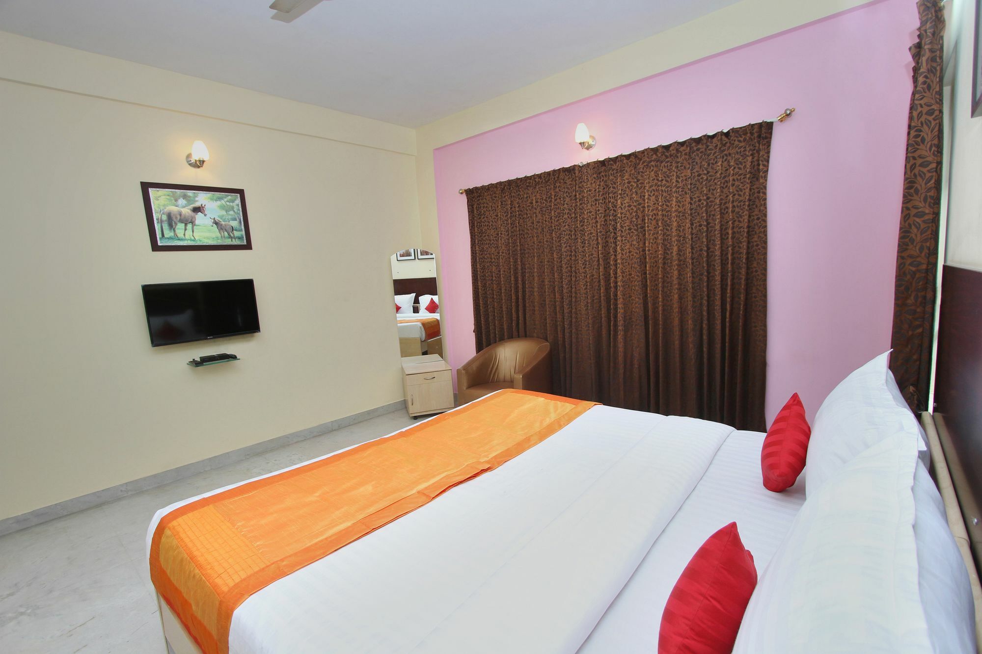 Capital O 5379 The Roy Grand Inns Bangalore Exteriör bild