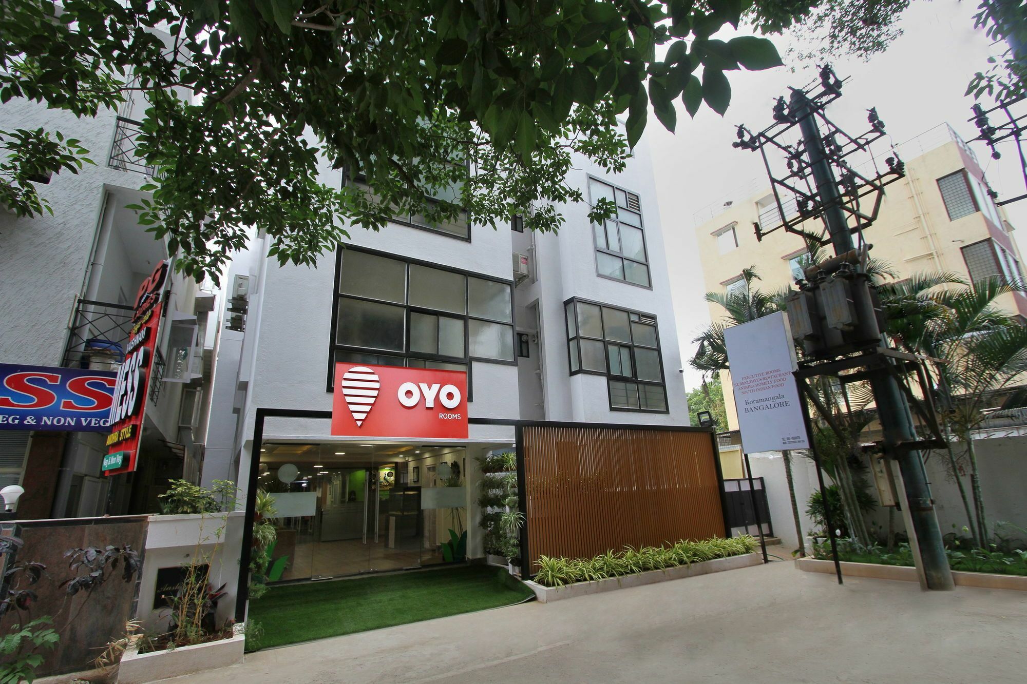 Capital O 5379 The Roy Grand Inns Bangalore Exteriör bild