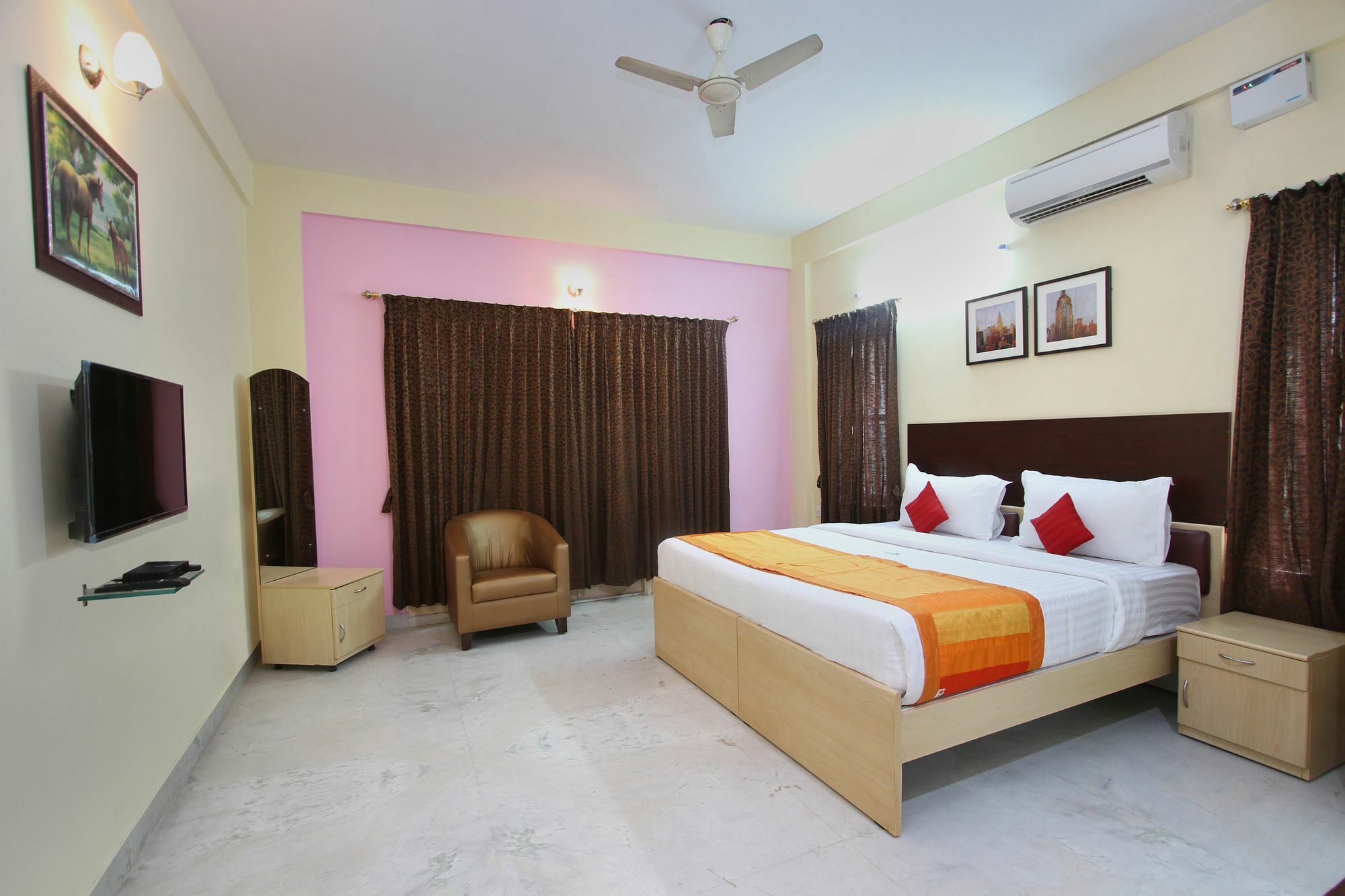 Capital O 5379 The Roy Grand Inns Bangalore Exteriör bild
