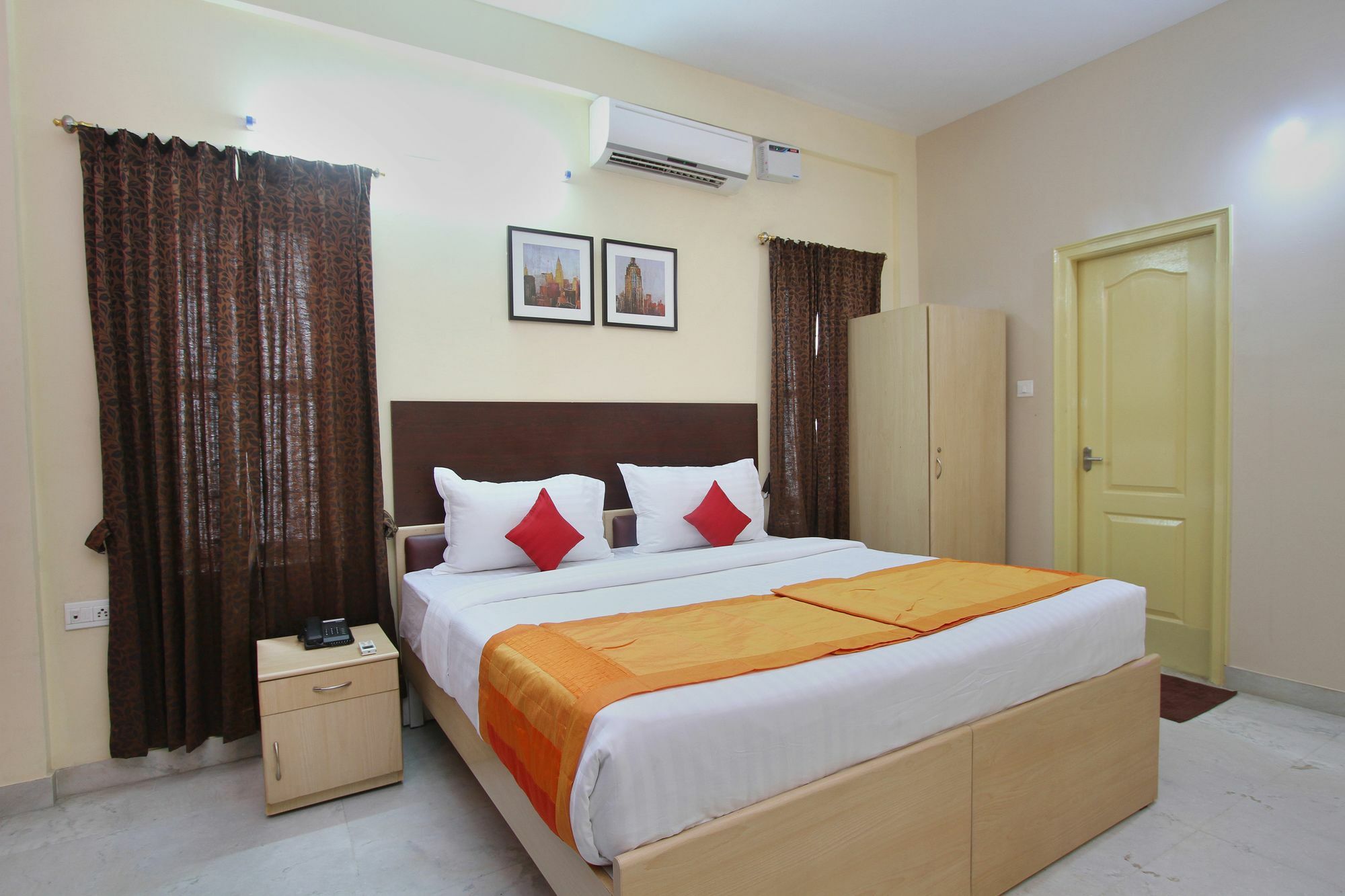 Capital O 5379 The Roy Grand Inns Bangalore Exteriör bild